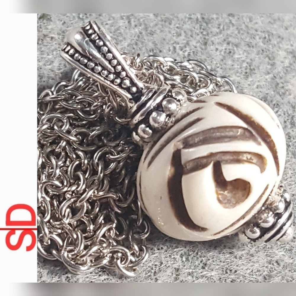 Vintage 1960s era Horn Pendant (No chain)